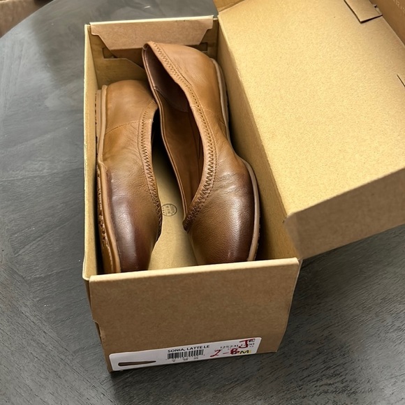 ZODIAC Women's Sonia Ballet Flats - Picture 2 of 11